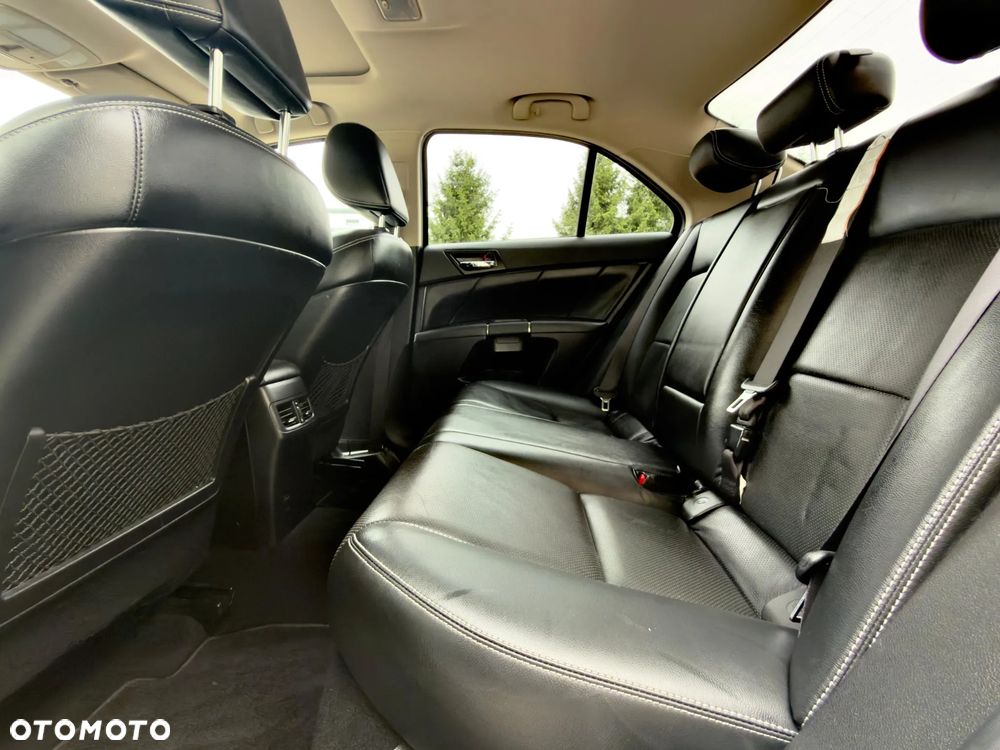 Suzuki Kizashi 2.4 4x4 CVT Sport - 22