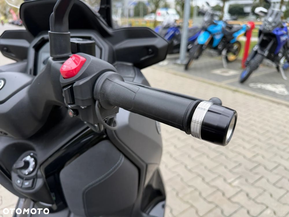 Yamaha X-max - 10