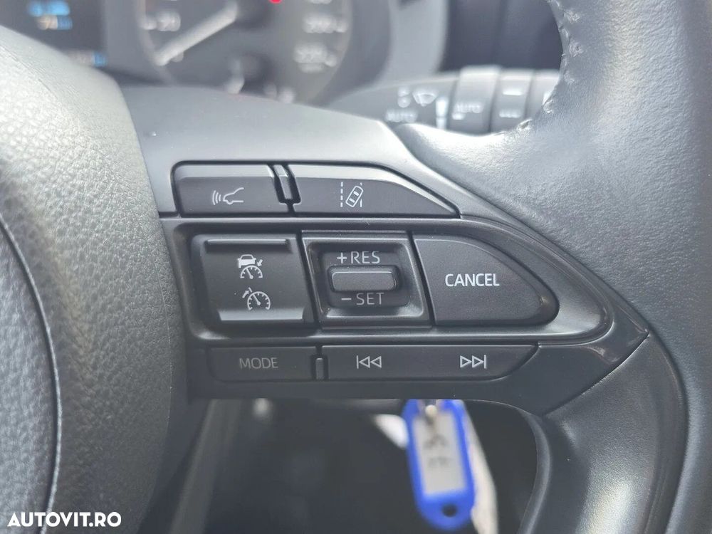 Toyota Yaris - 10