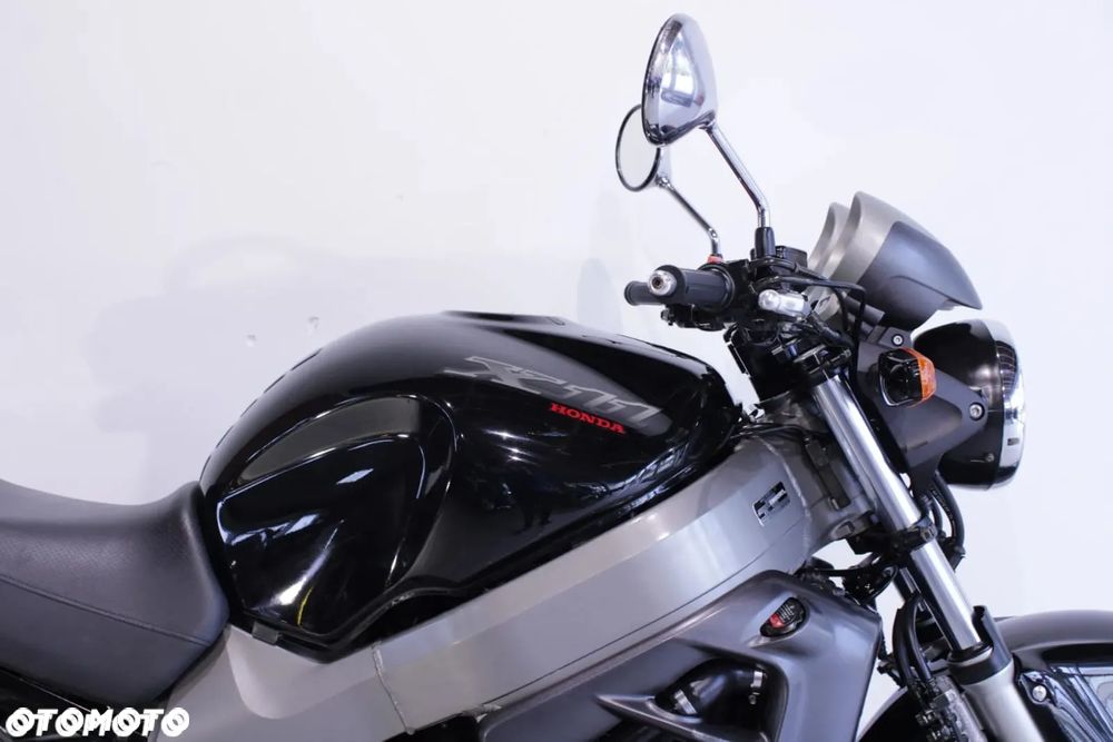 Honda X11 - 8