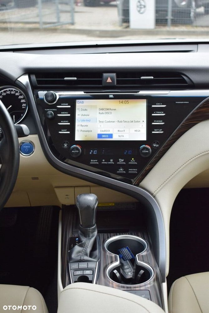 Toyota Camry 2.5 Hybrid Executive CVT - 17