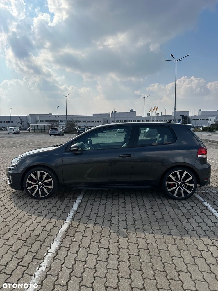 Volkswagen Golf - 6