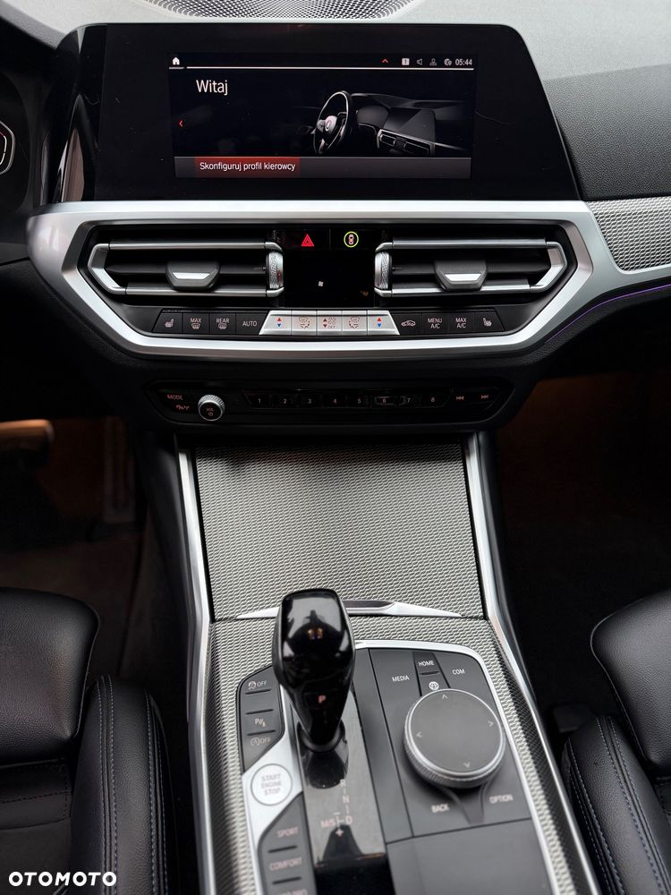 BMW Seria 3 320i M Sport - 22