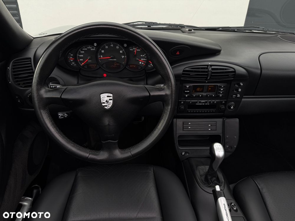 Porsche 911 Carrera - 10