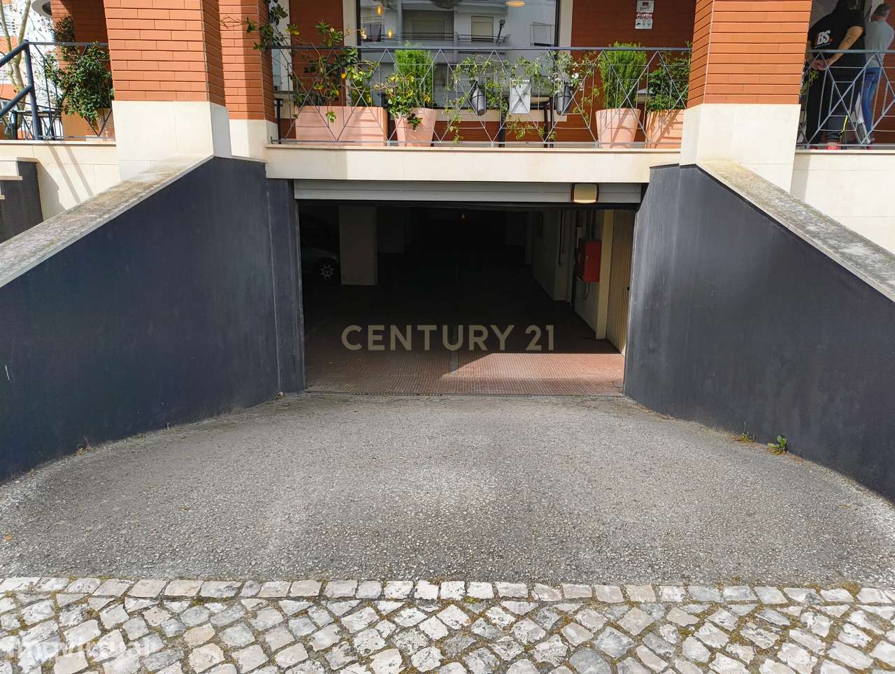 Parqueamento de fácil acesso - Grande imagem: 2/11
