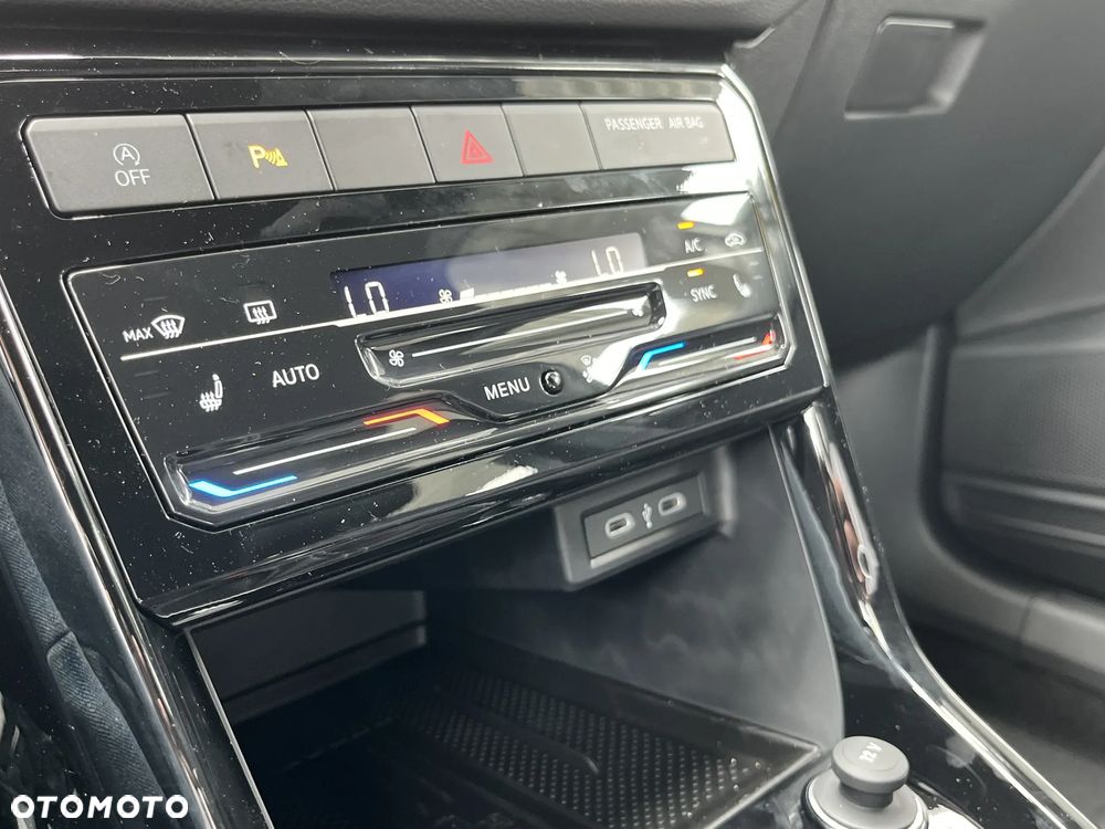 Volkswagen T-Cross 1.0 TSI R-Line Plus DSG - 40