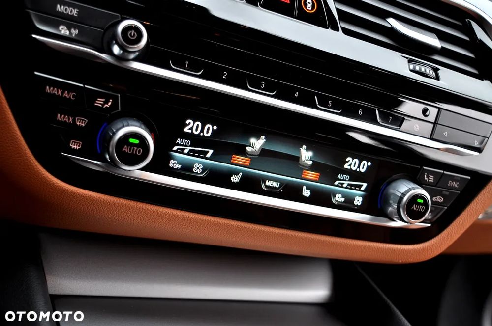 BMW Seria 5 520i Touring - 33
