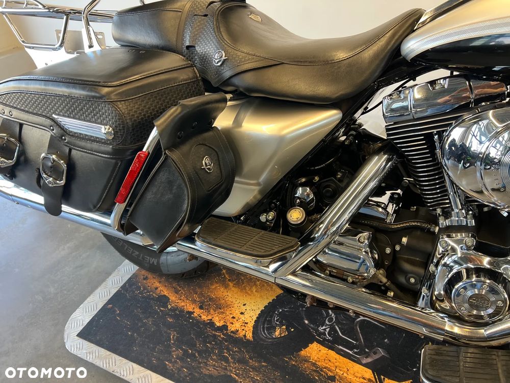 Harley-Davidson Touring Road King - 32