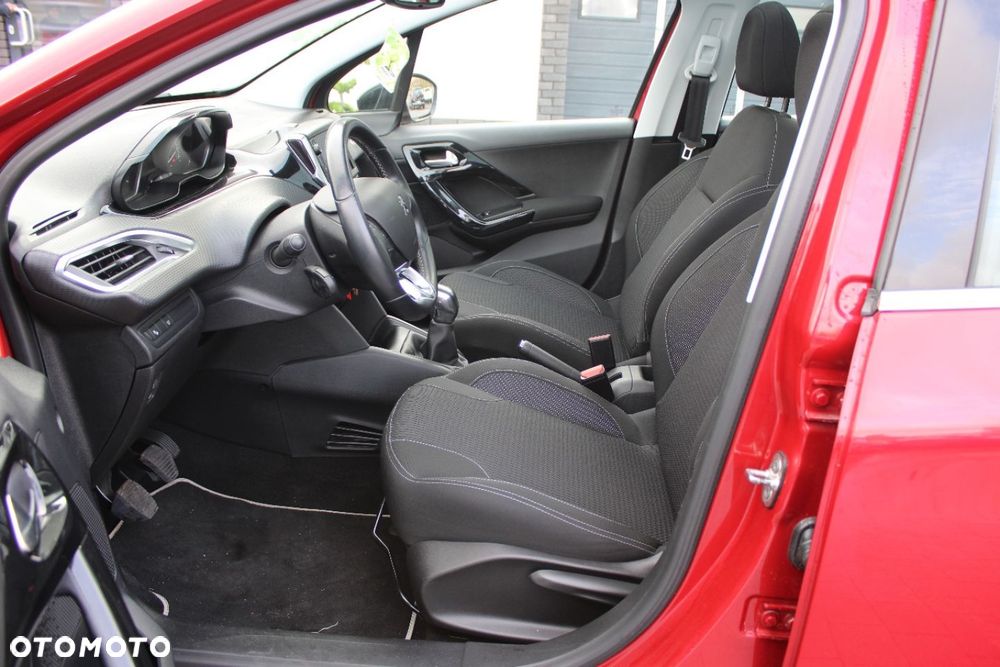Peugeot 208 - 21