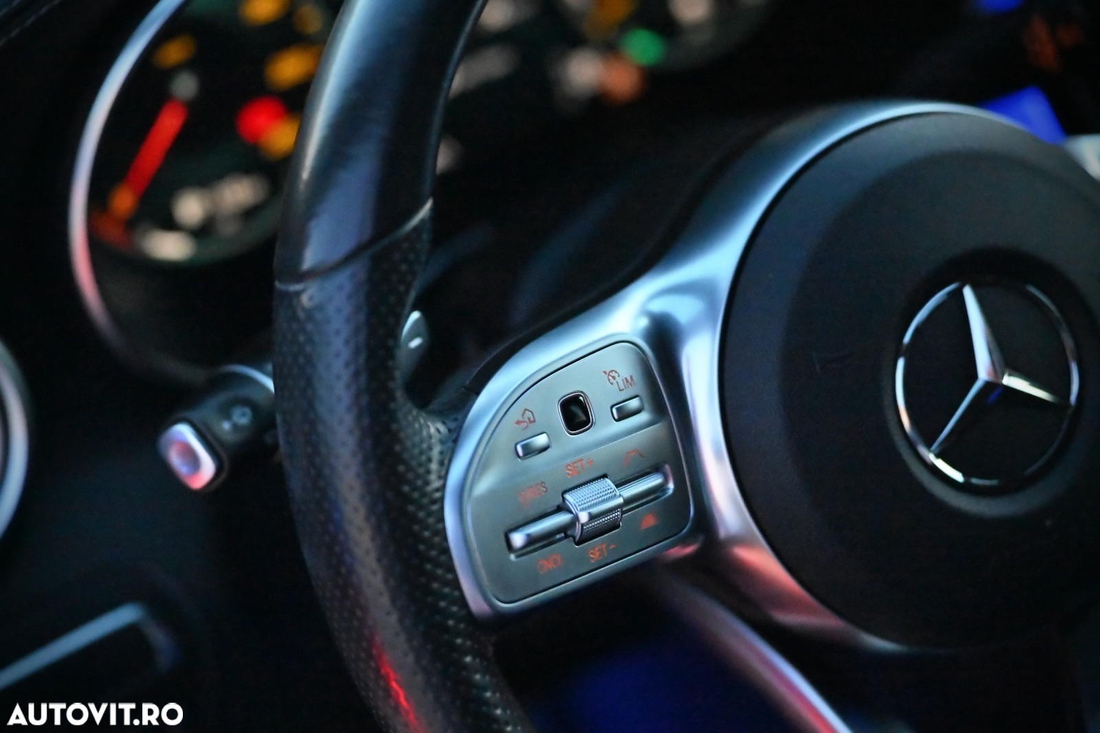 Mercedes-Benz C 300 e 4Matic 9G-TRONIC AMG Line - 25