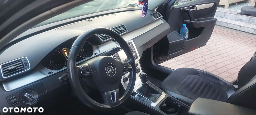 Volkswagen Passat 2.0 TDI Highline - 9