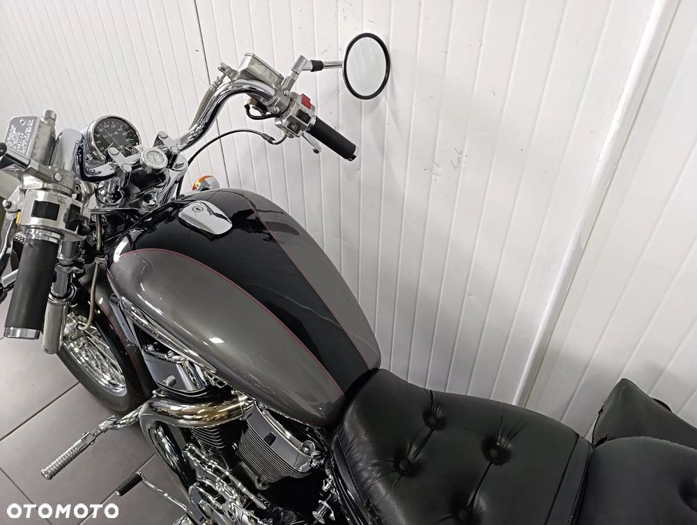 Suzuki Intruder - 10