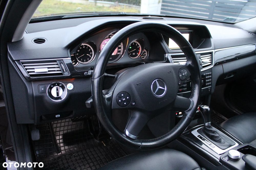 Mercedes-Benz Klasa E 250 CGI BlueEFFICIENCY 7G-TRONIC Avantgarde - 19