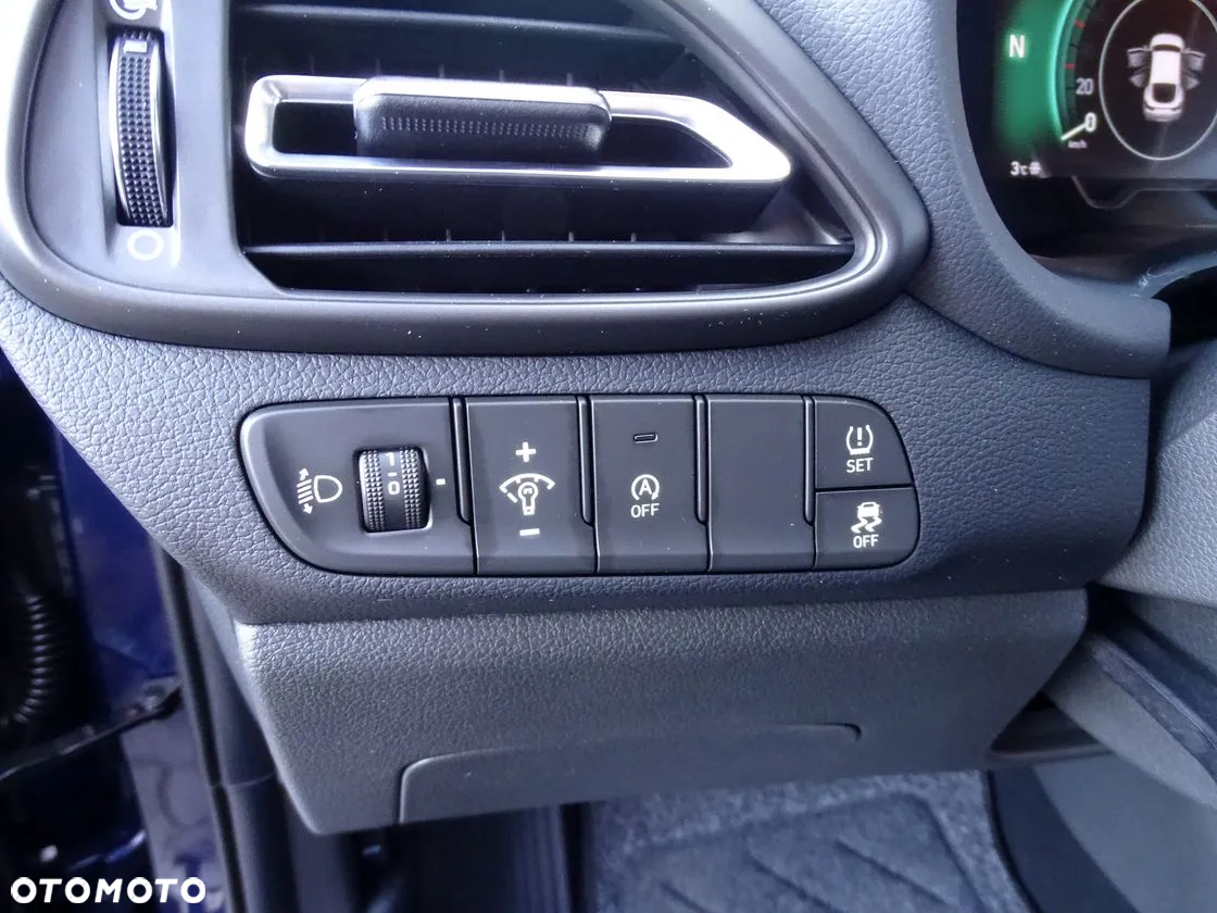 Hyundai i30 1.5 T-GDI 48V-Hybrid EDITION 30 - 32