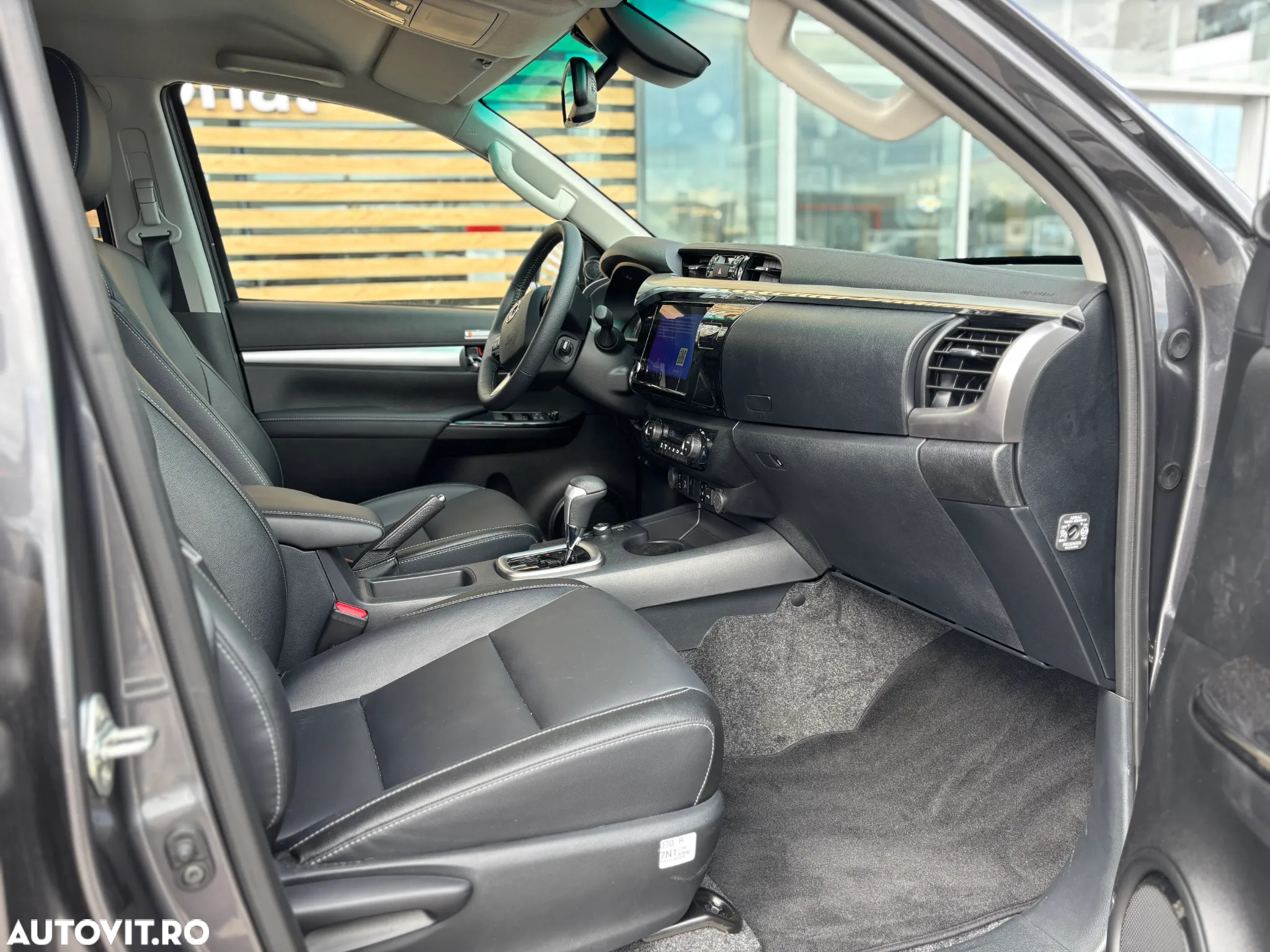 Toyota Hilux 2.8D 204CP 4x4 Double Cab AT MHEV Executive - 18