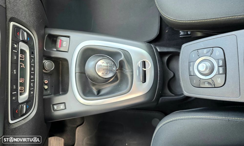 Renault Scénic 1.5 dCi Dynamique S — fotografia 13