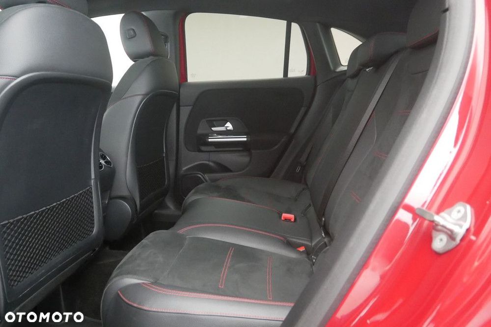 Mercedes-Benz GLA - 15