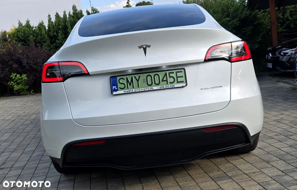 Tesla Model Y Long Range Dual Motor AWD - 17
