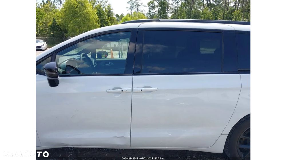 Chrysler Pacifica - 5