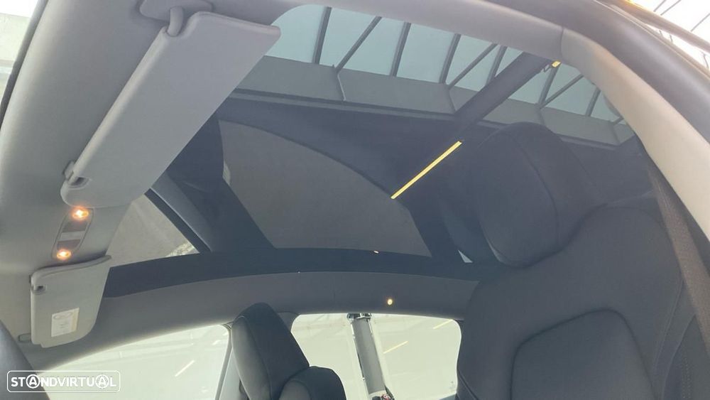 Tesla Model Y Long Range Dual Motor AWD - 8