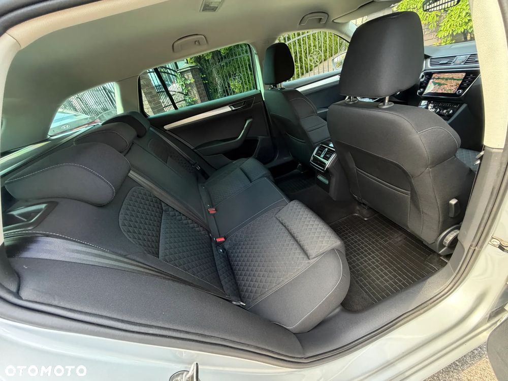 Skoda Superb 2.0 TDI SCR Ambition DSG - 32