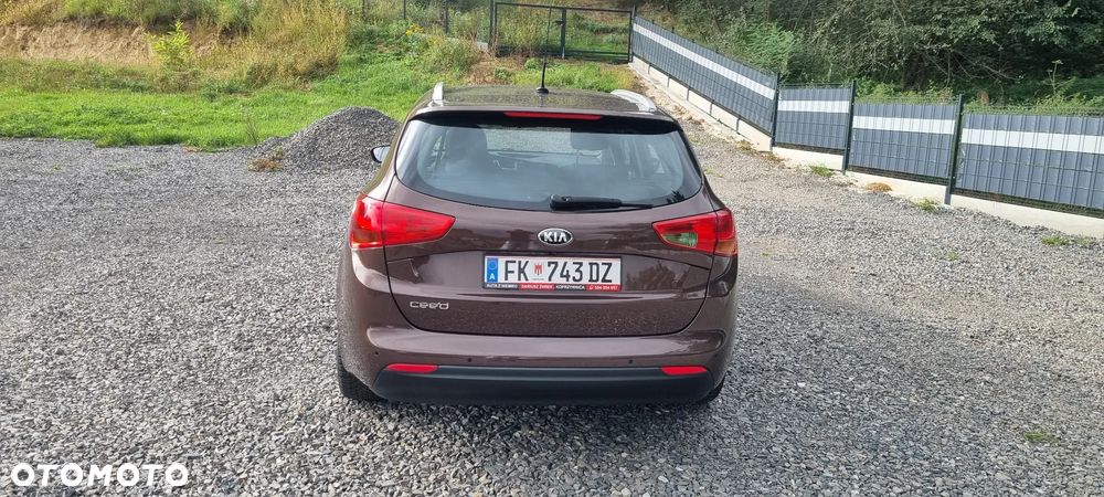 Kia Ceed - 11