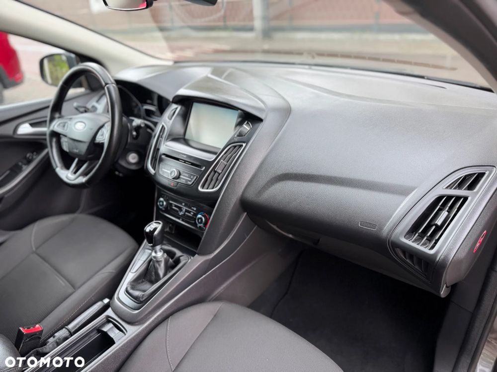 Ford Focus - 25