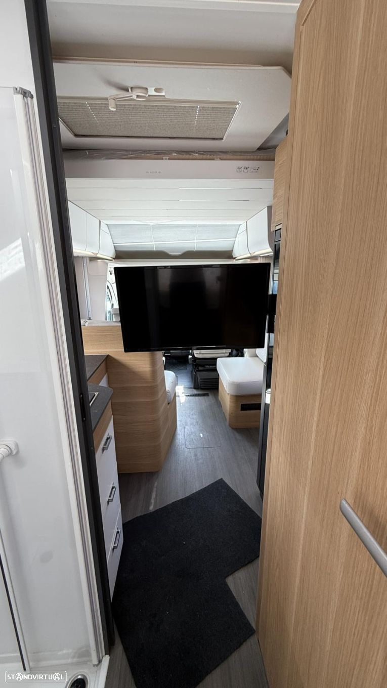 Adria Matrix 670 SC cama central e basculante - 53