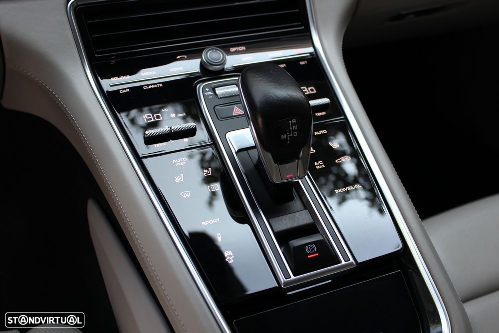 Porsche Panamera Sport Turismo 4 - 24