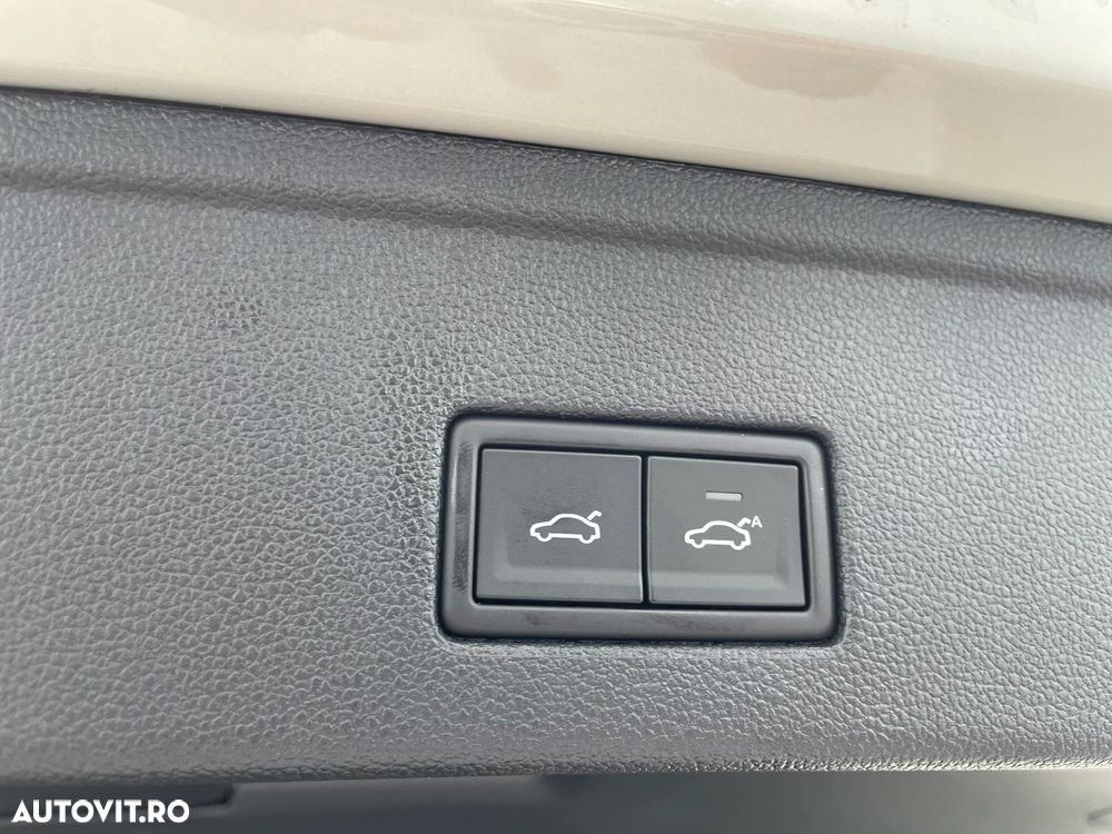 Volkswagen Touareg V6 TDI 4MOTION R-Line - 26
