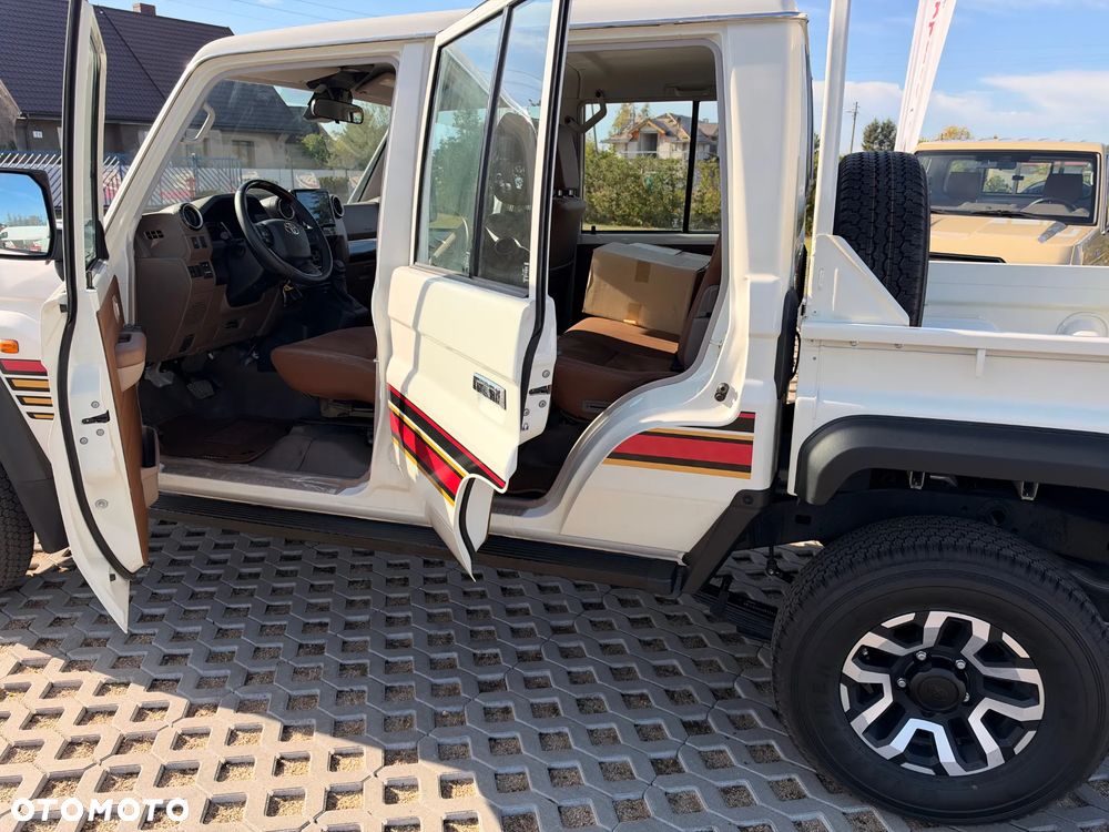 Toyota Land Cruiser - 16