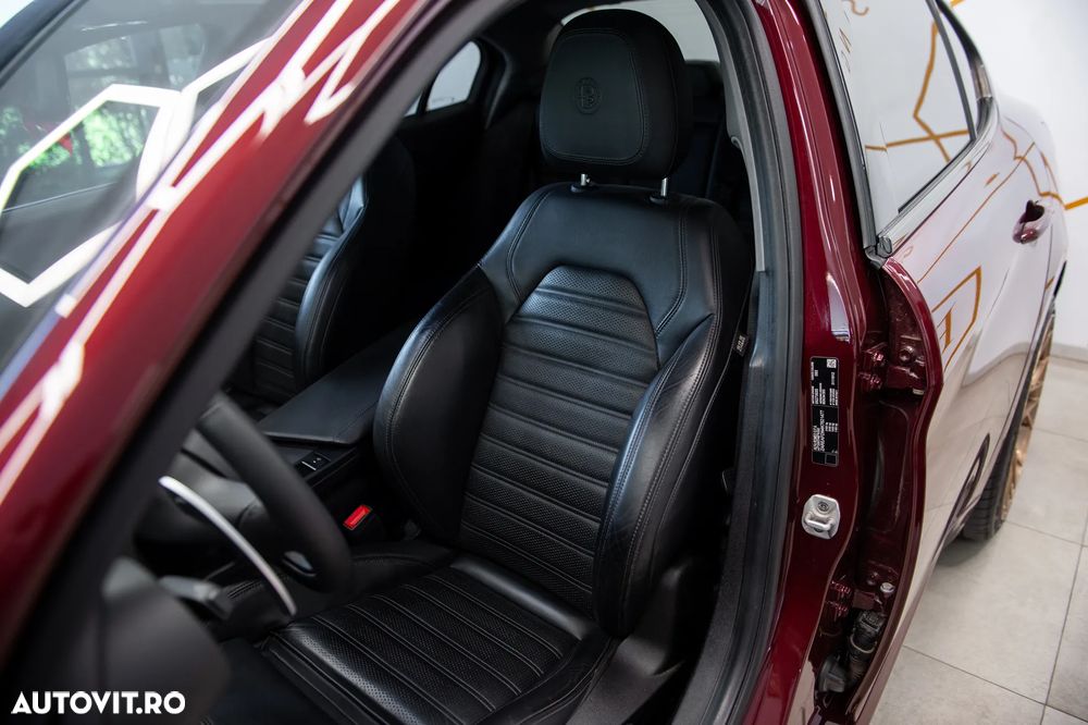 Alfa Romeo Giulia 2.0 Turbo AWD AT8 Veloce - 16