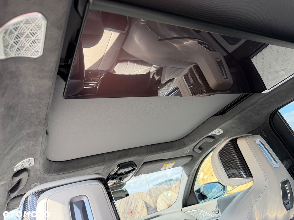 BMW i7 - 24
