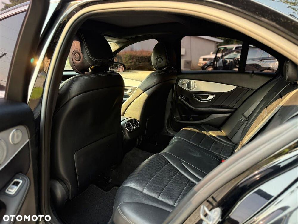 Mercedes-Benz Klasa C 300 9G-TRONIC - 19