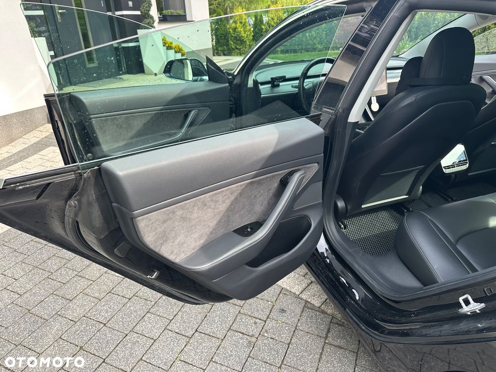 Tesla Model 3 - 12