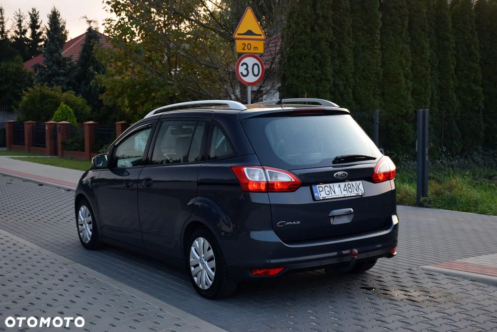 Ford Grand C-MAX - 32