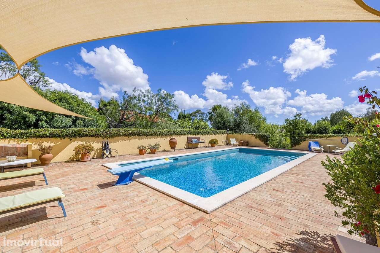 MAGNIFICA MORADIA T4 COM PISCINA  PARA VENDA NAS COLINAS VERDES - Grande imagem: 2/55