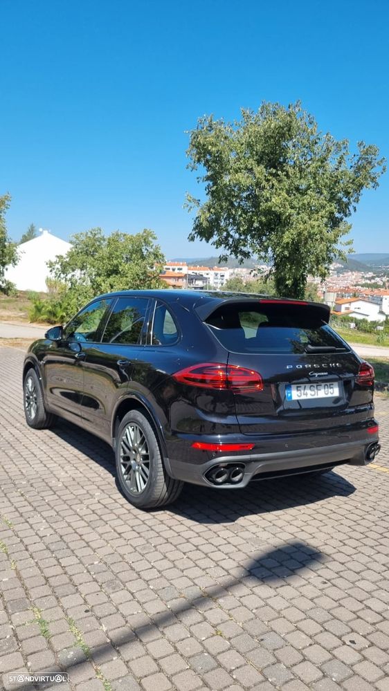 Porsche Cayenne Platinum Edition - 2