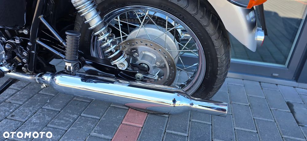 Triumph Bonneville - 40