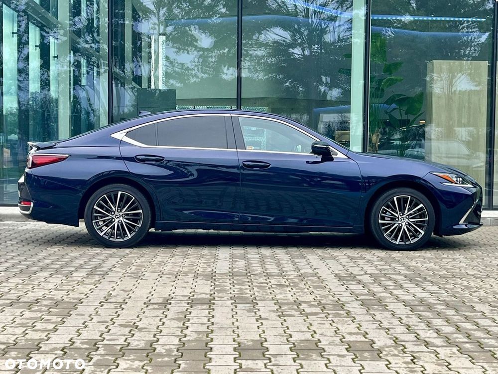 Lexus ES 300h Business Edition - 4