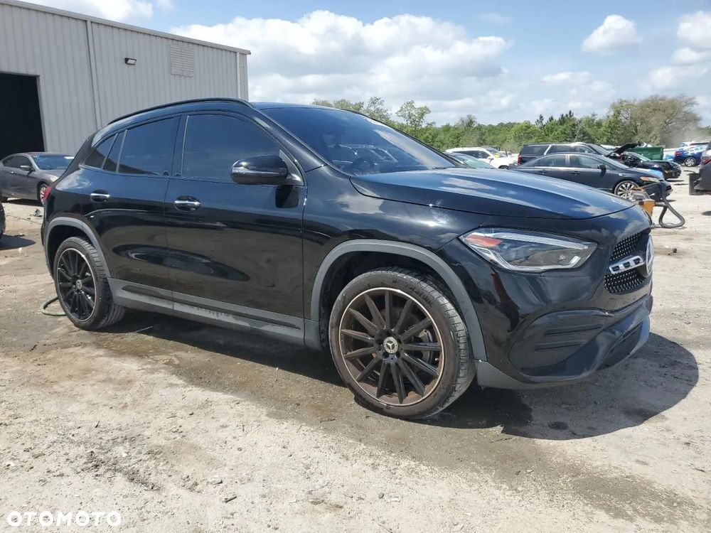 Mercedes-Benz GLA - 1