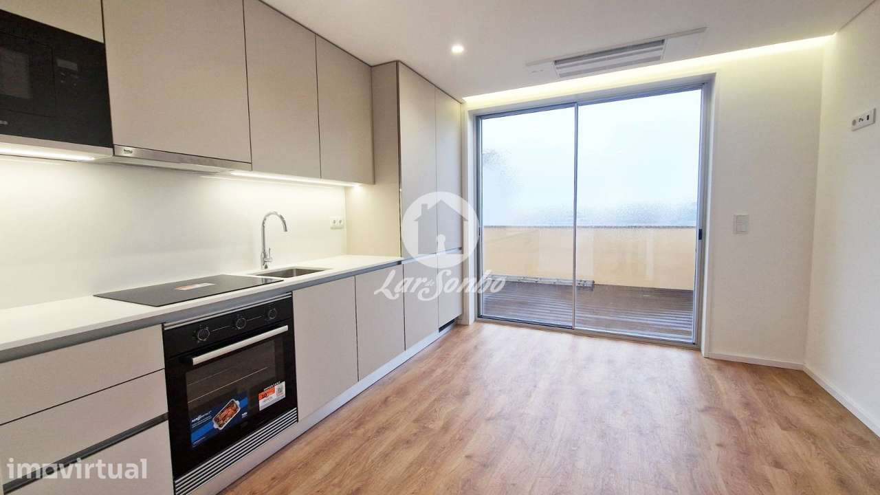 Apartamento T2 com Terraço e Jardim na zona da Boavista do Porto - Grande imagem: 3/27