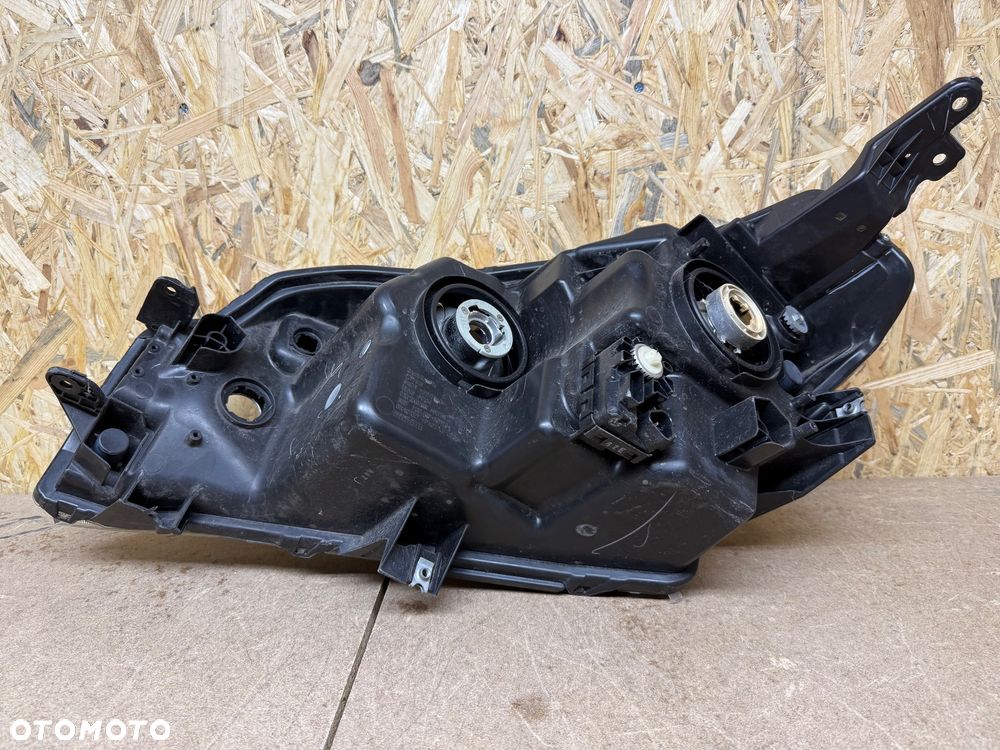 LAMPA PRZÓD PRAWA PRZEDNIA PRAWA SOCZEWKA ZWYKŁA SUZUKI VITARA III KOITO 100-18097 - 2