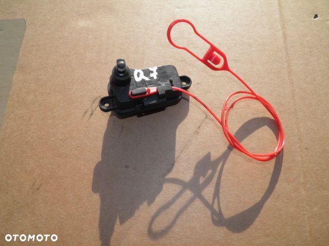 POMPKA SILNICZEK KLAPKI PALIWA AUDI Q7 4L0862153D - 1