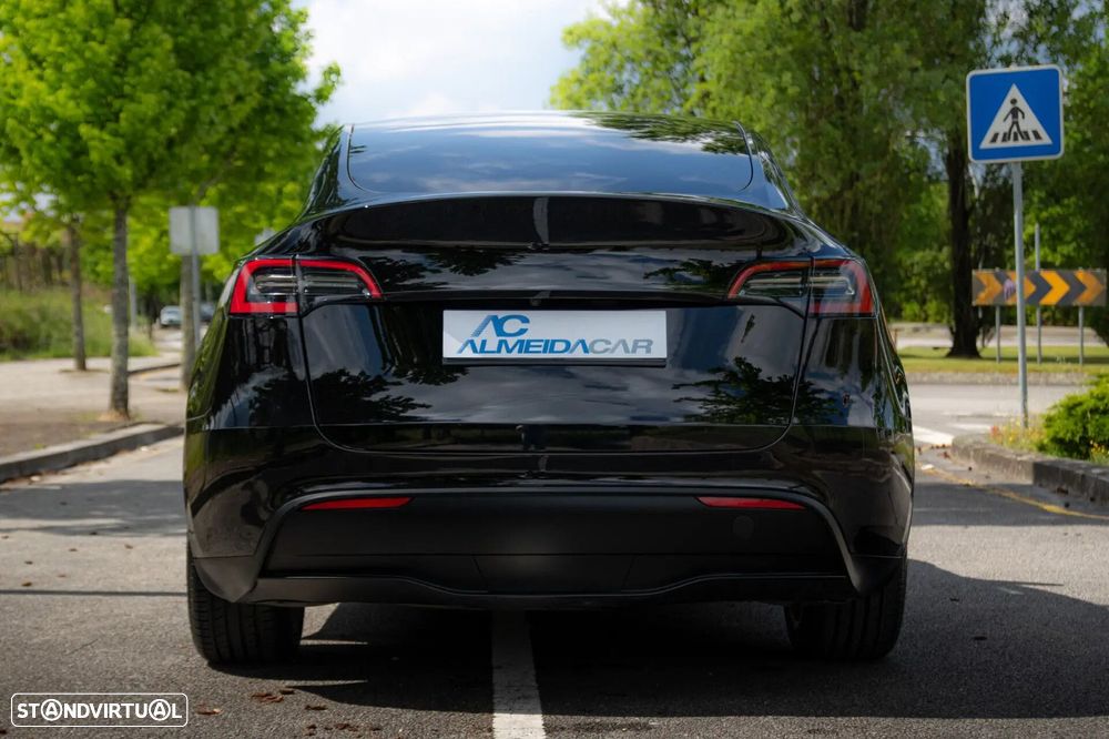 Tesla Model Y - 26