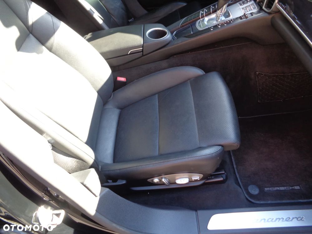 Porsche Panamera 4 - 21