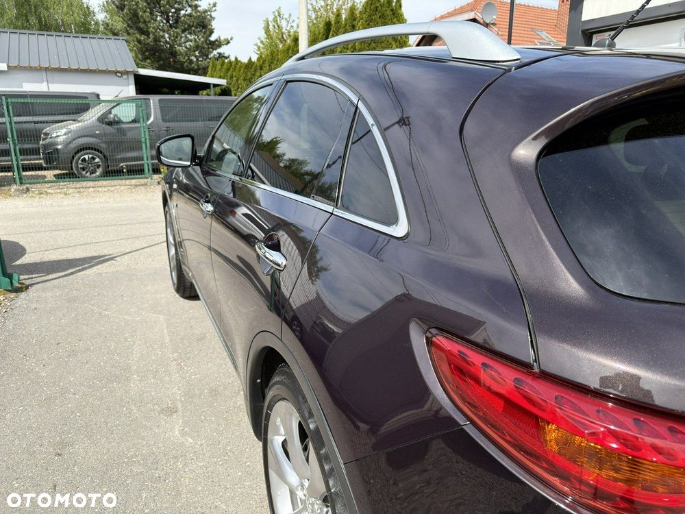 Infiniti QX70 - 6