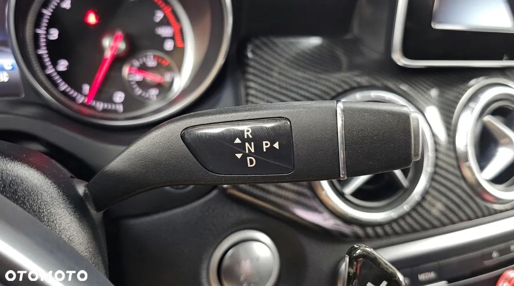 Mercedes-Benz CLA 250 4Matic 7G-DCT AMG Line - 11