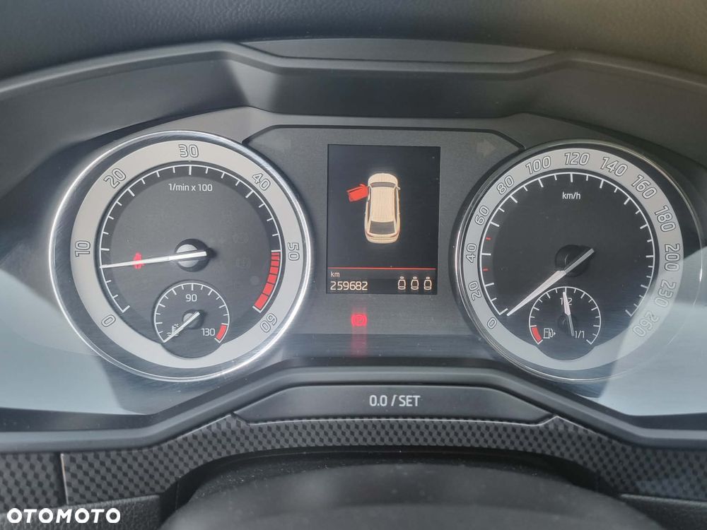 Skoda Superb 2.0 TDI Sportline DSG - 5