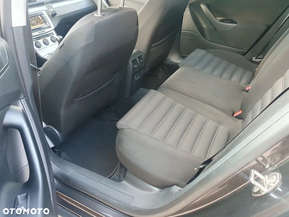 Volkswagen Passat 2.0 TDI DPF Sportline - 12